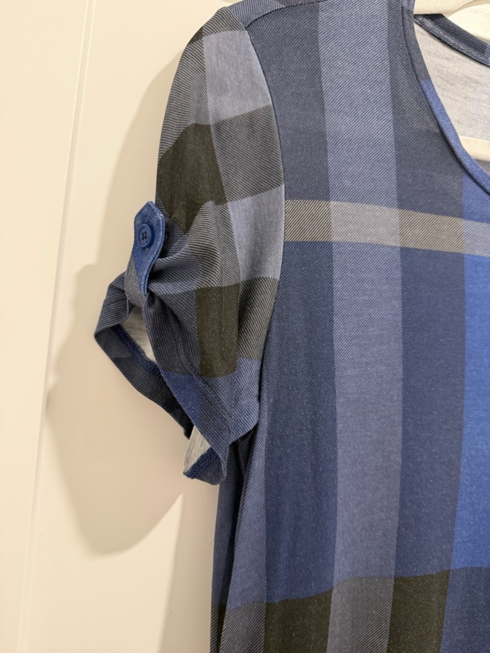 Burberry Brit Women’s Blue Plaid Crewneck Tee size Medium shortsleeved tshirt - Picture 4 of 10